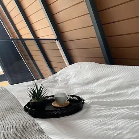 Kapslový hotel Triangle Life Suit *